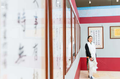 笔走雪域韵飞扬，韩昀芝个人书法展在拉萨隆重启幕