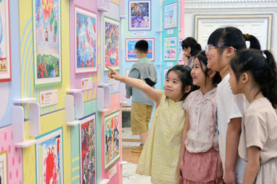 第12届中日韩儿童友好绘画展开幕，画笔共绘和平友谊新篇章